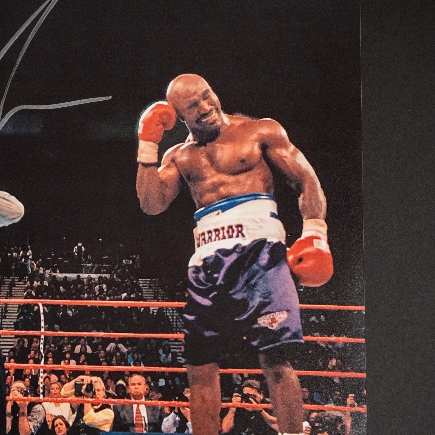 Fotografía Firmada por Mike Tyson – Combate contra Evander Holyfield